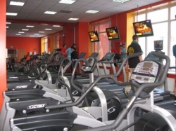 Кардио-зона с тренажерами с индивидуальными мониторами